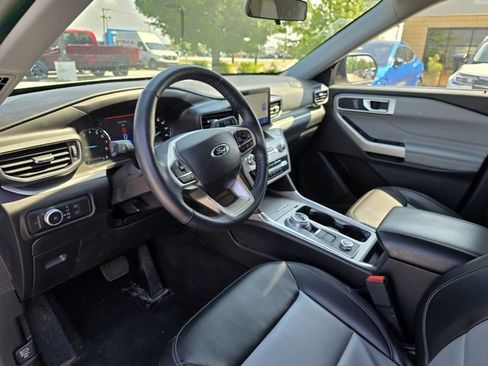 Used 2022 Ford Explorer XLT w/ Equipment Group 202A image 11