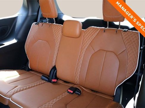 New 2026 Chrysler Pacifica Pinnacle image 17