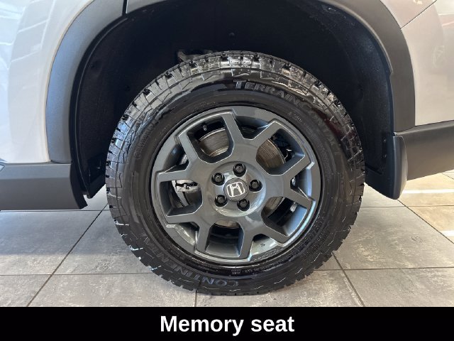 Used 2025 Honda Pilot TrailSport image 9