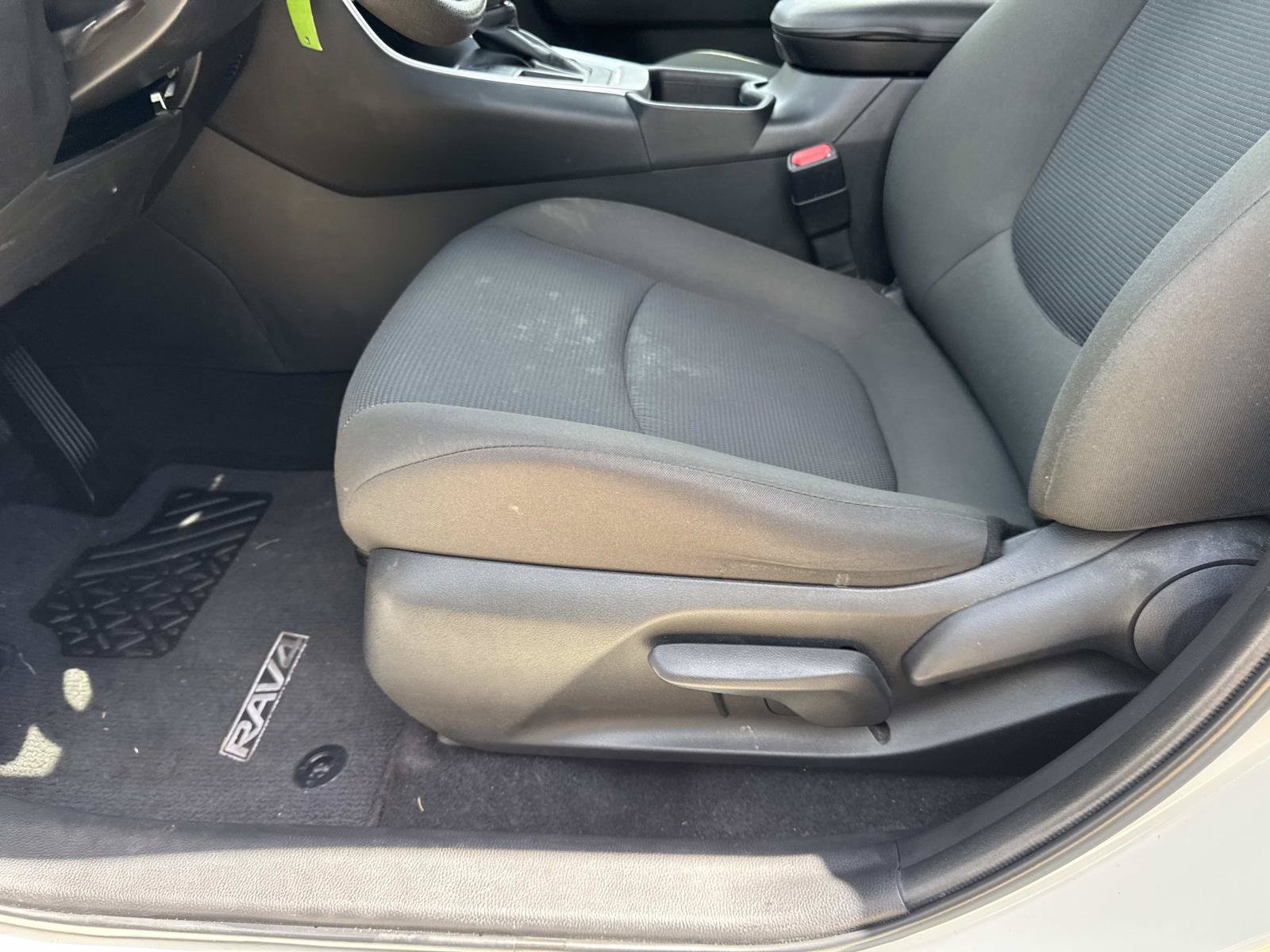 Used 2022 Toyota RAV4 LE FWD image 16