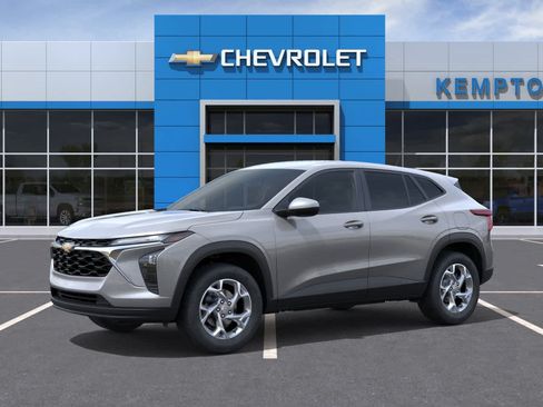 New 2026 Chevrolet Trax LS w/ LS Convenience Package FWD image 2