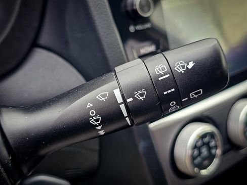 Used 2017 Subaru Crosstrek 2.0i Limited w/ Popular Package #2 image 16