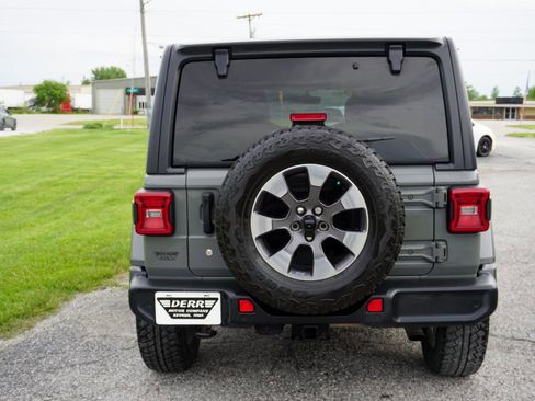 Used 2018 Jeep Wrangler Unlimited Sahara AWD/4WD image 22