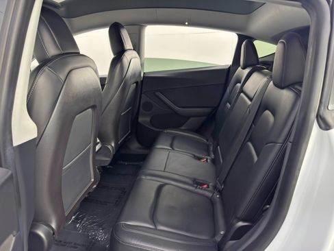 Used 2020 Tesla Model Y Long Range image 41