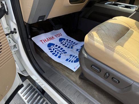 Used 2015 Ford F250 Lariat w/ Chrome Package image 57