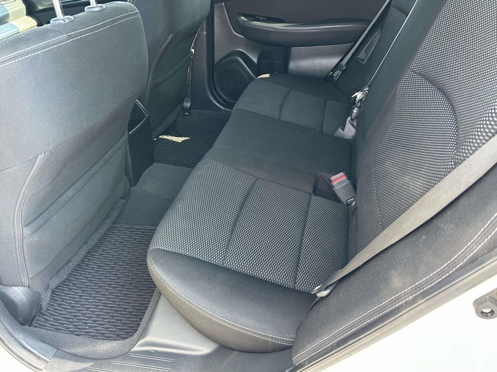 Used 2017 Subaru Outback 2.5i Premium AWD/4WD image 14