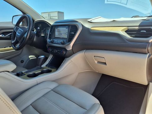 Used 2019 GMC Acadia Denali w/ Technology Package FWD image 10
