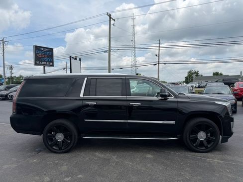 Used 2020 Cadillac Escalade ESV Luxury AWD/4WD image 2
