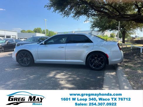 Used 2022 Chrysler 300 S RWD image 4