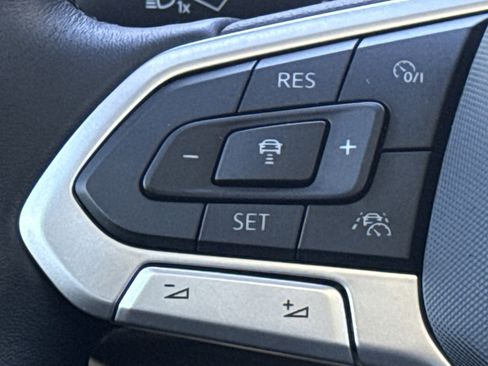 Used 2023 Volkswagen Jetta SE w/ Panoramic Sunroof Package image 19