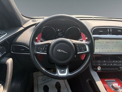 Used 2019 Jaguar F-PACE R-Sport image 12