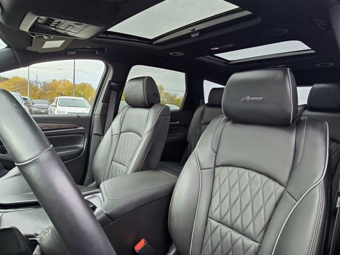 Used 2023 Buick Enclave Avenir w/ Avenir Technology Package image 10