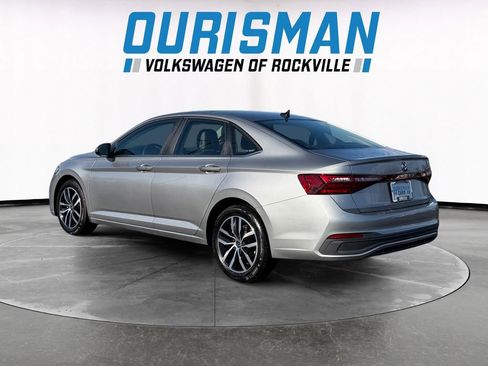 Used 2025 Volkswagen Jetta SE image 4