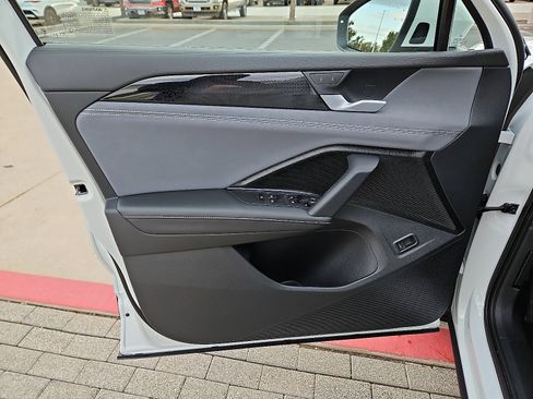 New 2026 Volkswagen Tiguan SE image 14