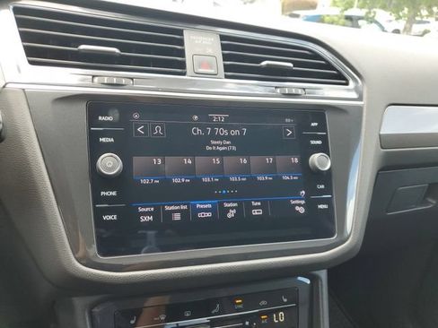 Certified 2023 Volkswagen Tiguan SE FWD image 30