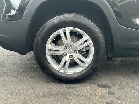 Used 2022 GMC Terrain SLE w/ LPO, Floor Liner Package image 27