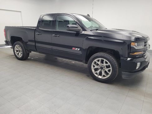 Used 2017 Chevrolet Silverado 1500 LT w/ Midnight Edition image 11