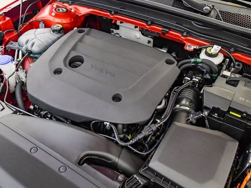 Certified 2025 Volvo XC40 B5 Ultra w/ Climate Package image 29