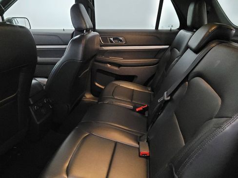 Used 2019 Ford Explorer XLT w/ Equipment Group 202A AWD/4WD image 18