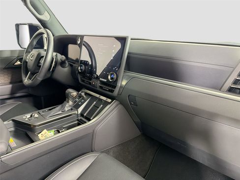 Used 2024 Lexus GX 550 w/ Accessory Package (31) AWD/4WD image 31
