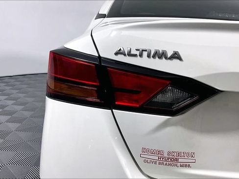 Used 2025 Nissan Altima 2.5 SV FWD image 29