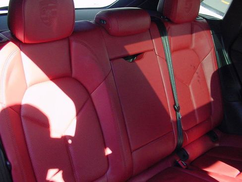 Used 2016 Porsche Macan Turbo image 41