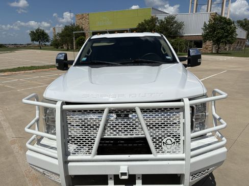 Used 2018 Ford F350 XLT w/ XLT Premium Package AWD/4WD image 9