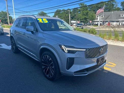 Certified 2025 Volvo XC90 B6 Plus AWD/4WD image 6