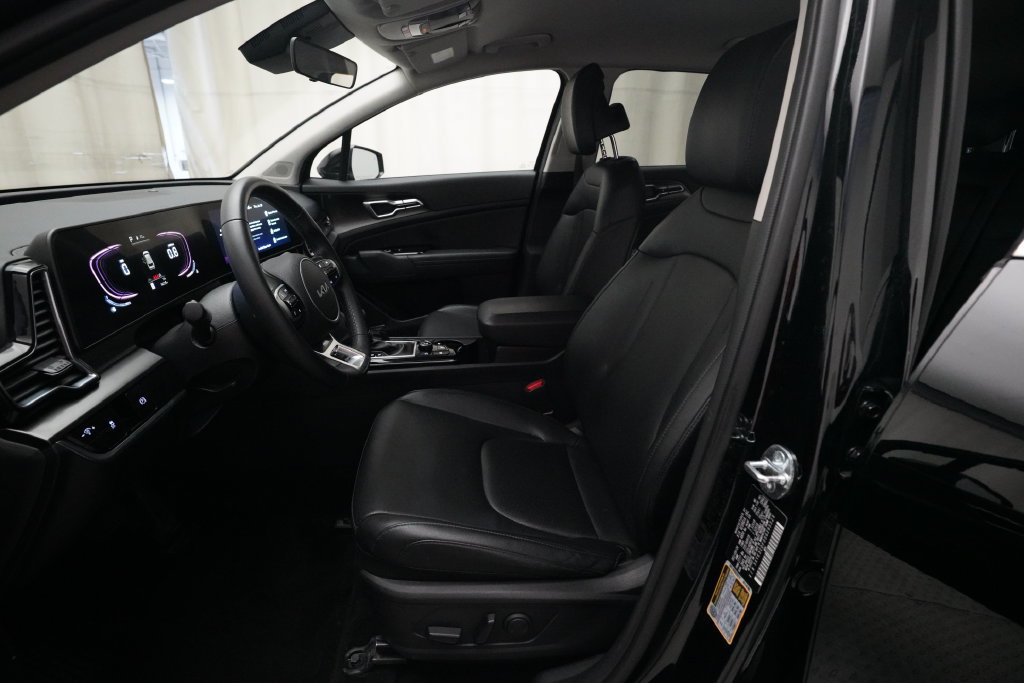 Used 2025 Kia Sportage EX AWD/4WD image 8