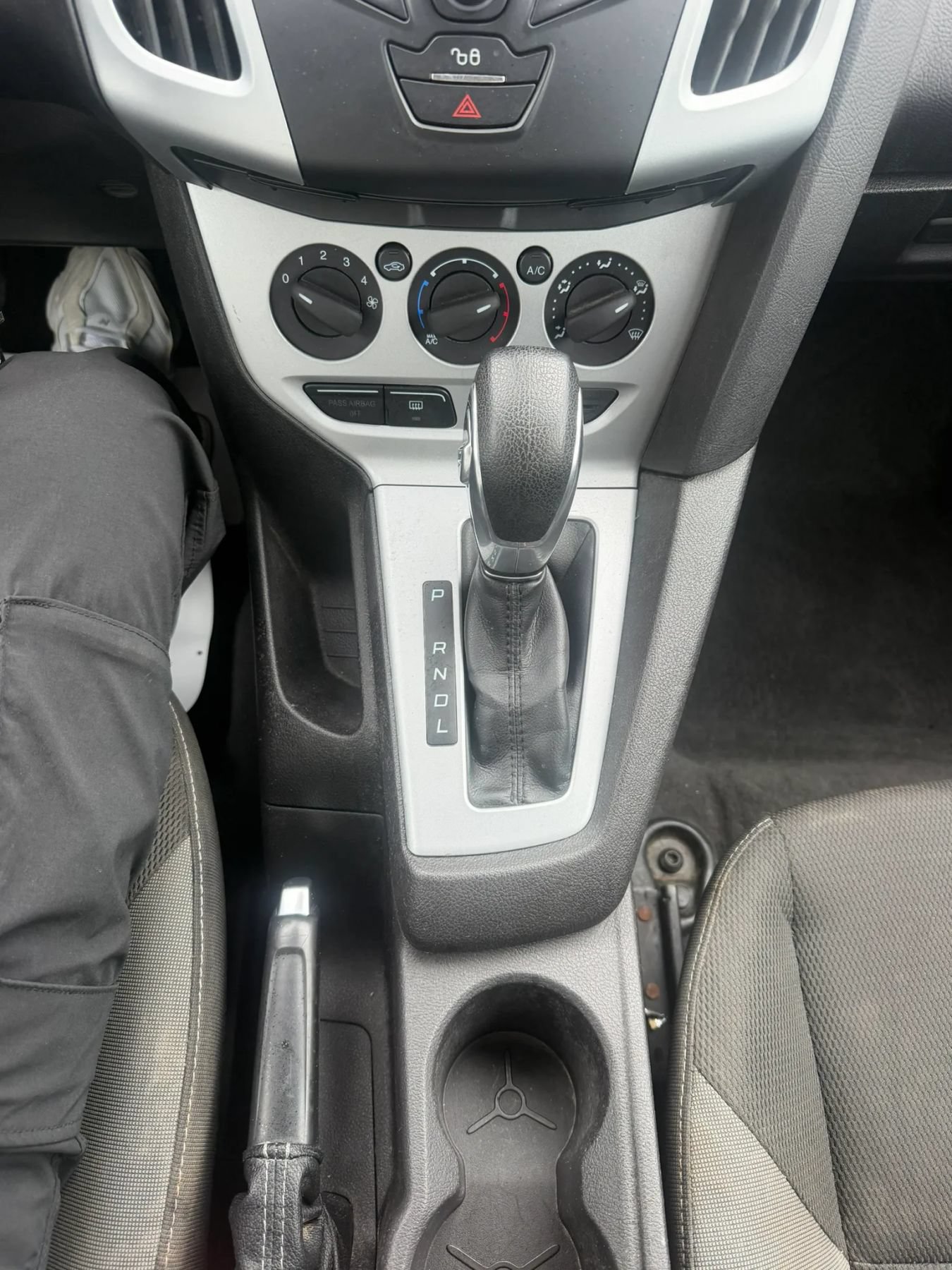 Used 2012 Ford Focus SE w/ SE Winter Pkg FWD image 16