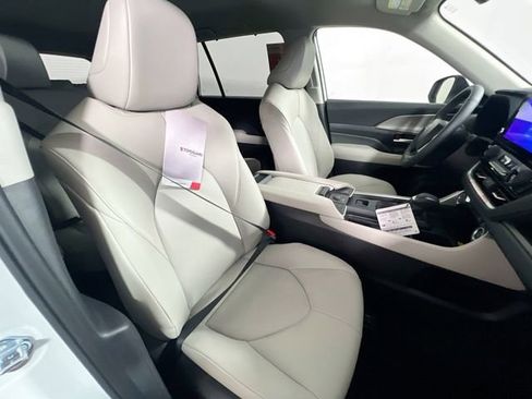 New 2026 Toyota Grand Highlander XLE FWD image 27