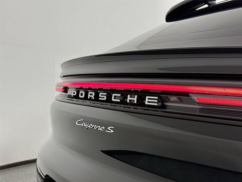 Certified 2025 Porsche Cayenne S AWD/4WD image 17