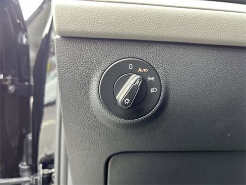 Used 2024 Volkswagen Taos SE image 18