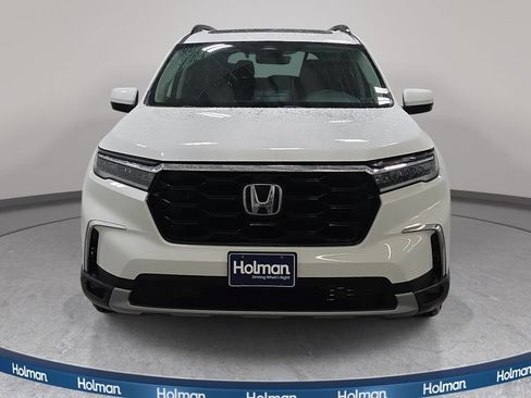 Used 2023 Honda Pilot Touring image 2