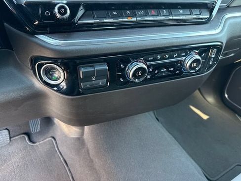 Used 2025 GMC Sierra 1500 SLT AWD/4WD image 21