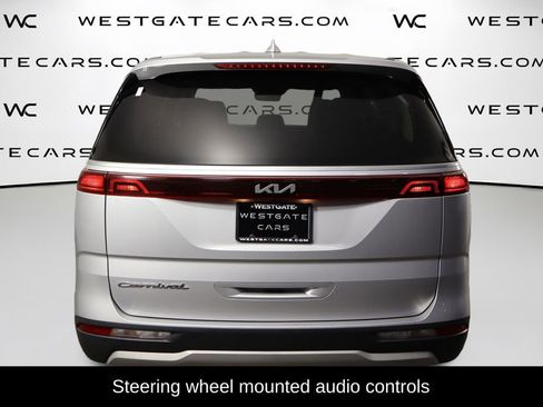 Used 2022 Kia Carnival LX FWD image 4