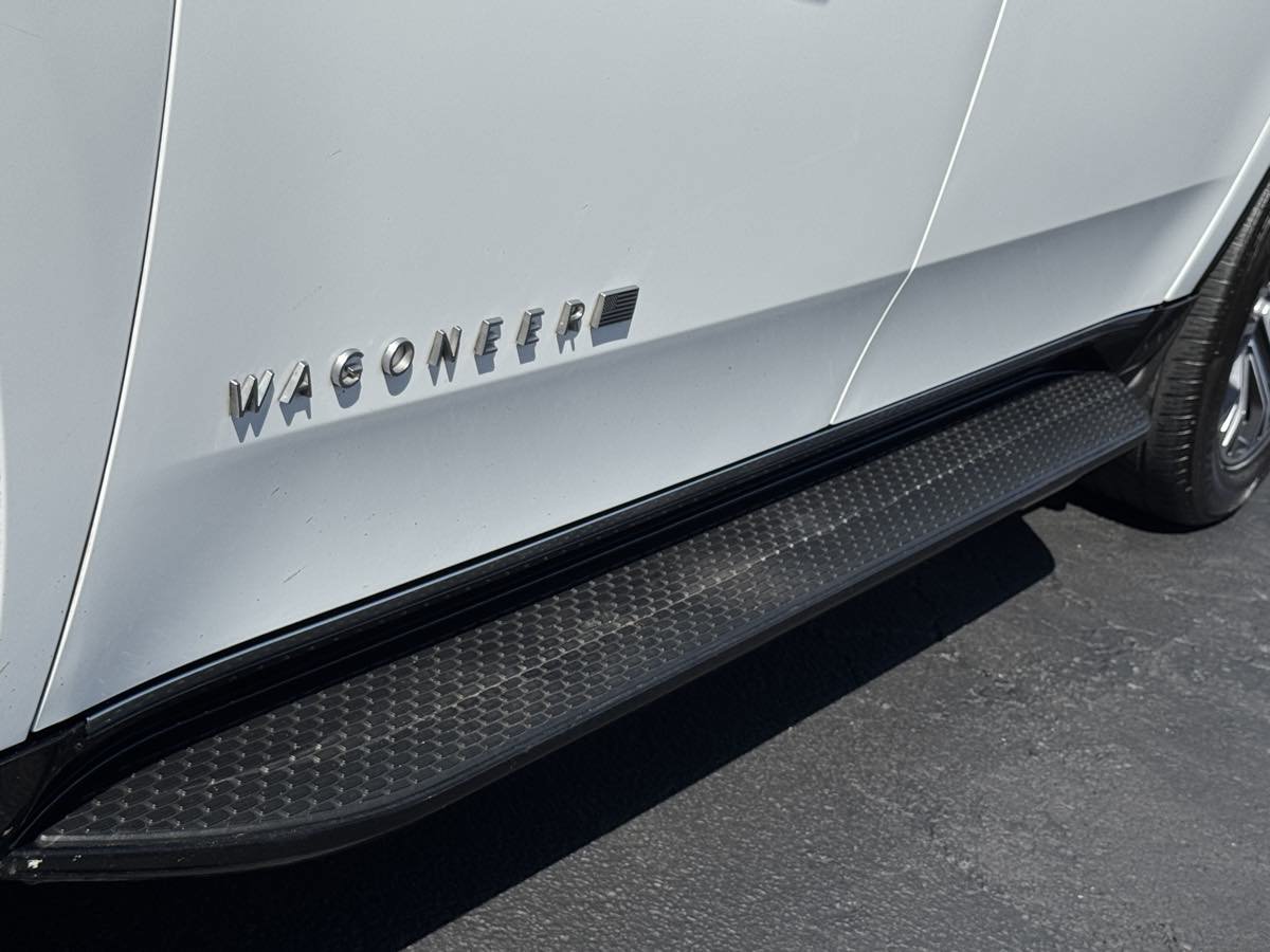 Used 2024 Jeep Wagoneer L Series II RWD image 4