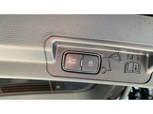 Used 2023 Ford Explorer XLT w/ Equipment Group 202A AWD/4WD image 9