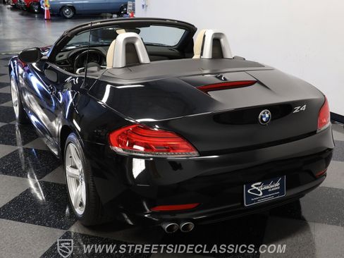 Used 2011 BMW Z4 sDrive30i image 7