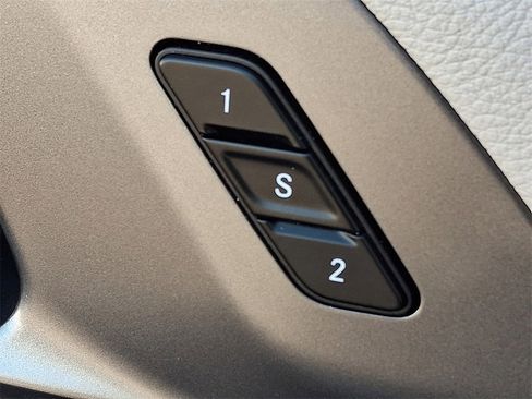 Used 2024 Chrysler Pacifica Touring-L image 26