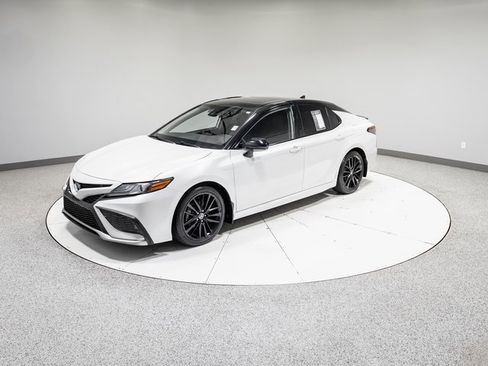 Used 2022 Toyota Camry XSE image 34