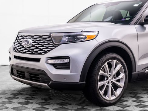 Used 2023 Ford Explorer Platinum w/ Technology Package AWD/4WD image 39