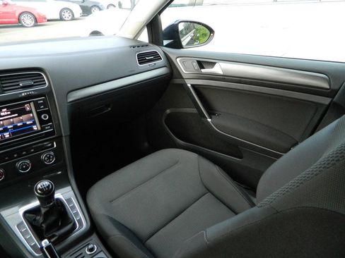 Used 2018 Volkswagen Golf S image 16