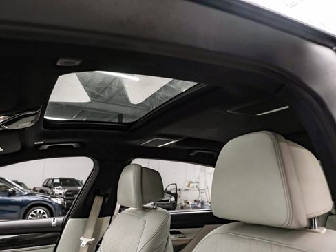 Used 2018 BMW 750i image 4