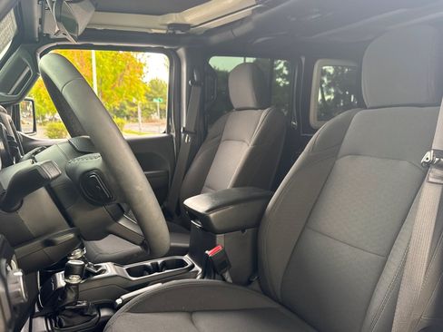 Used 2023 Jeep Wrangler Unlimited Sport AWD/4WD image 5