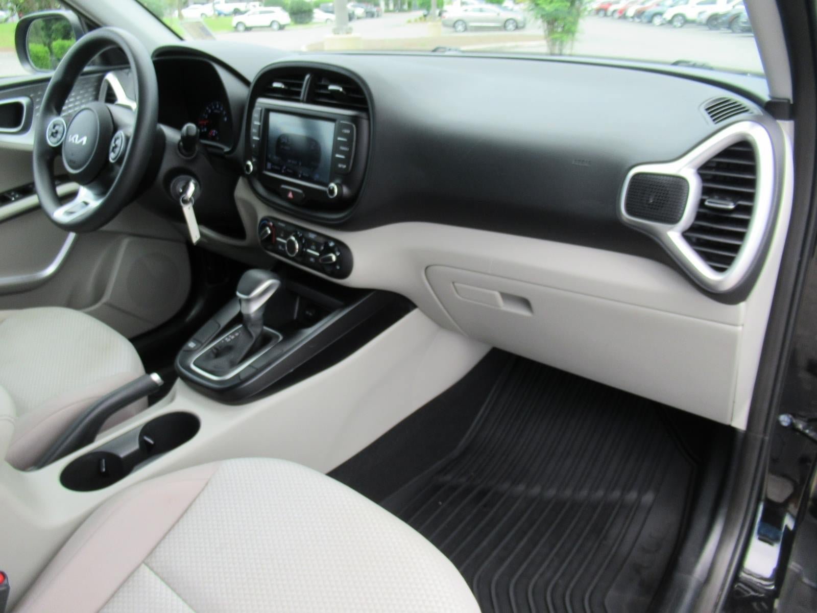 Used 2022 Kia Soul LX w/ Technology Package FWD image 11