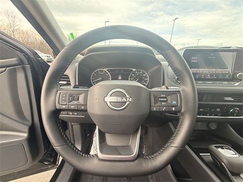 Certified 2025 Nissan Rogue SV image 14