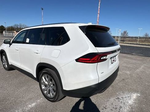 New 2026 Toyota Grand Highlander Limited image 3