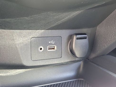 Used 2018 Nissan Rogue SV w/ Premium Package FWD image 28