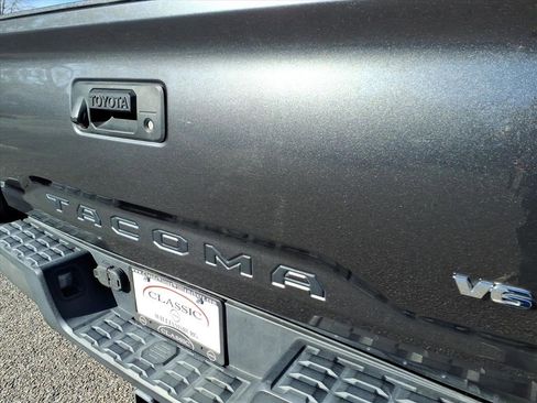 Used 2019 Toyota Tacoma TRD Off-Road image 8